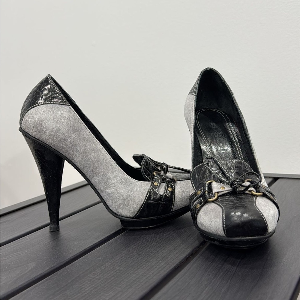 Black and Gray Heeled Pumps